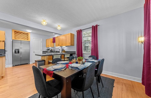 Bayview Casa | Cozy 3BD Beachfront - Foosball & Yard Games w/ BBQ