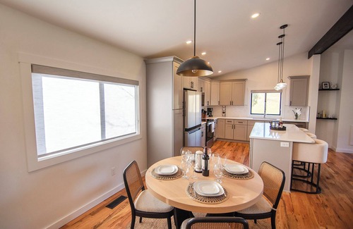 Alexander Casa | Cozy 3Bds 2Bths house w Fireplace 20 min to AVL