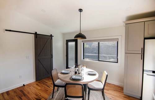 Alexander Casa | Cozy 3Bds 2Bths house w Fireplace 20 min to AVL