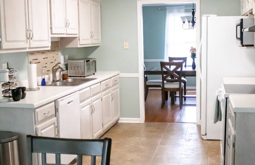 Anniston Casa | Cozy 3BR, 2 bath retreat with fire pit, pet friendly, 18 miles from Talladega!