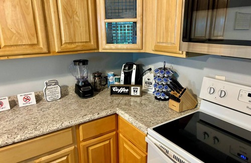 Gainesville Casa | Cozy 3BR/3BA Gainesville Getaway w/ Parking