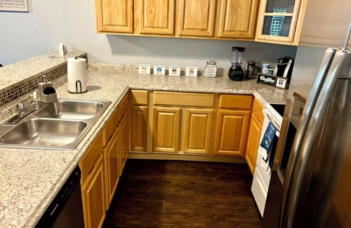Gainesville Casa | Cozy 3BR/3BA Gainesville Getaway w/ Parking