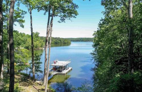 Dawsonville Chalet De Esquí | Cozy 3BR Cabin with Lake View in Dawsonville