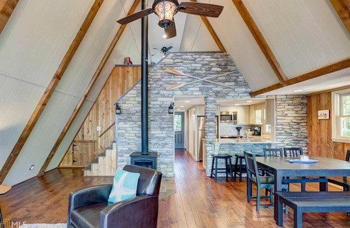 Dawsonville Casa | Cozy 3BR Cabin with Lake View in Dawsonville
