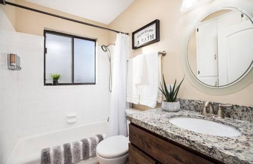 Murray Casa | Cozy-3br-getaway-pets Allowed-nea