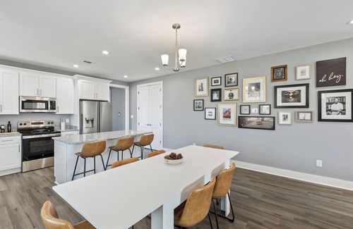 Vollintine-Evergreen Casa | Cozy 3BR Home - Fire Pit & Gated Parking in Midtown - Near Rhodes College & Zoo