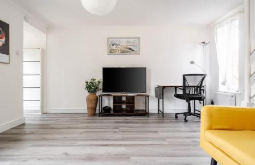 Manchester Apartamento | Cozy 3BR Home - Games - Sleeps 9