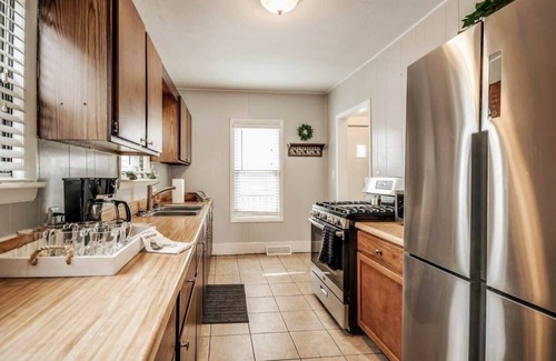 Pontiac Casa | "Elizabeth Lake Rd. House"