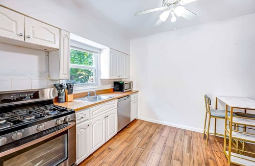 Huntington Casa | Cozy 3BR Near Huntington's Nightlife & Beach