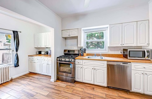 Huntington Casa | Cozy 3BR Near Huntington's Nightlife & Beach