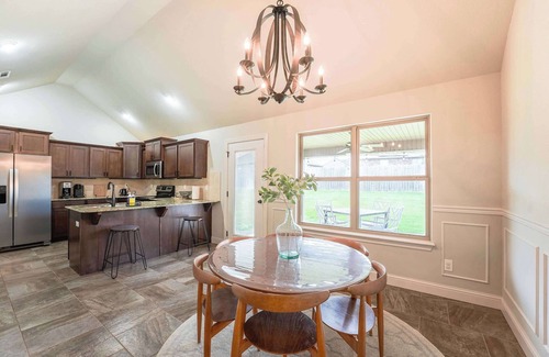 Cave Springs Casa | Cozy 3BR Near XNA Backyard & EV Charger