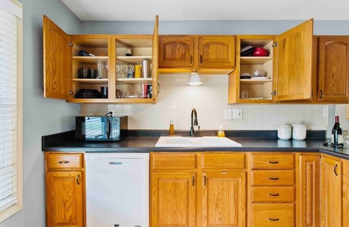 Nall Hills Casa | Cozy 3BR Ranch Home|Pets|FencedYard