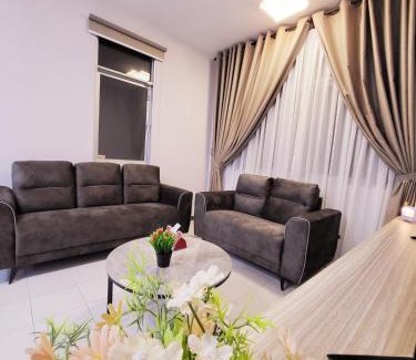 Kuching Apartamento | Cozy 3BR Riverfront Sweet Homestay Kuching