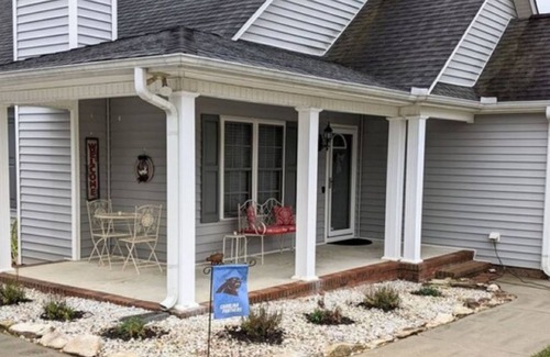 Graham Casa | Cozy 3BR w/ Fenced Yard, Porch & Easy City Access- Pets Welcome!