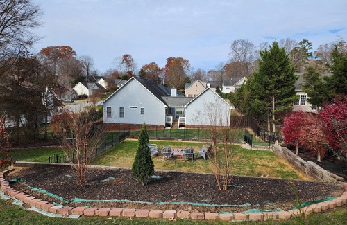 Graham Casa | Cozy 3BR w/ Fenced Yard, Porch & Easy City Access- Pets Welcome!