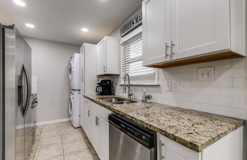 West San Antonio Casa | Cozy 3BR w Modern Amenities and Pool | Near Attractions