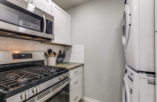 West San Antonio Casa | Cozy 3BR w Modern Amenities and Pool | Near Attractions