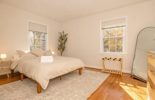 White Oak Apartamento | Cozy 4 BD Retreat w Free Parking