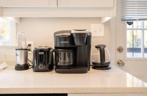 White Oak Apartamento | Cozy 4 BD Retreat w Free Parking