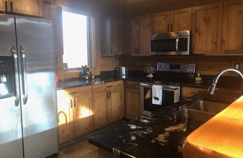 Boyne City Cabina | Cozy 4 BDR Log Cabin at Boyne Mountain