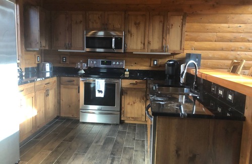 Boyne City Cabina | Cozy 4 BDR Log Cabin at Boyne Mountain