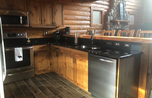 Boyne City Cabina | Cozy 4 BDR Log Cabin at Boyne Mountain