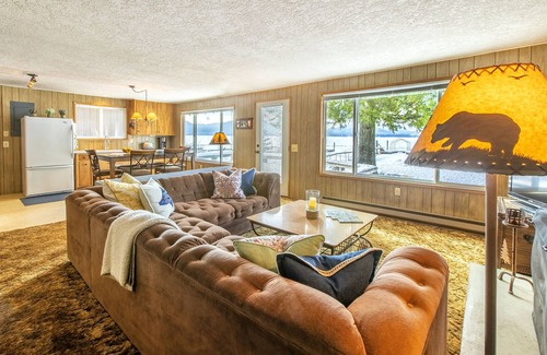 Coolin Cabina | Cozy 4 BDRM Beach Cottage on the Water at Sherwood Beach