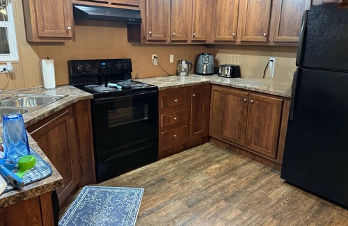 Nancy Casa | Cozy, 4 bdrm home VERY near Lake Cumberland! Pet friendly. EXTRA lot for parking