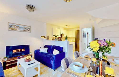 Dartford Casa | Cozy 4 Bed Home in Central Dartford with Parking