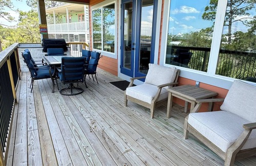 Steinhatchee Casa | Cozy 4 bedroom 3.5 bath waterfront home with boat dock and slip.