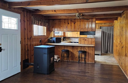 Naches Cabina | Cozy 4-bedroom cabin in enjoyable Naches nestled near Mt. Rainier National Park.