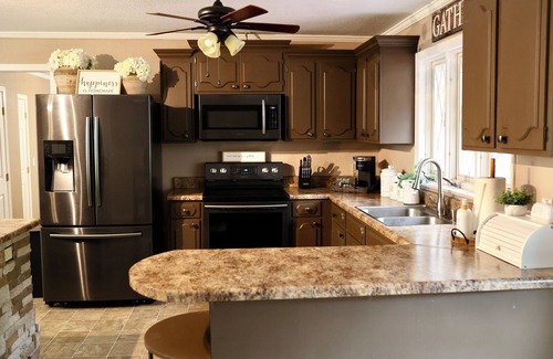 Robbinsville Casa | Cozy 4-bedroom house in Robbinsville with AC, WiFi, private pool, and hot tub.