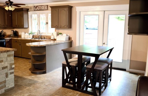 Robbinsville Casa | Cozy 4-bedroom house in Robbinsville with AC, WiFi, private pool, and hot tub.