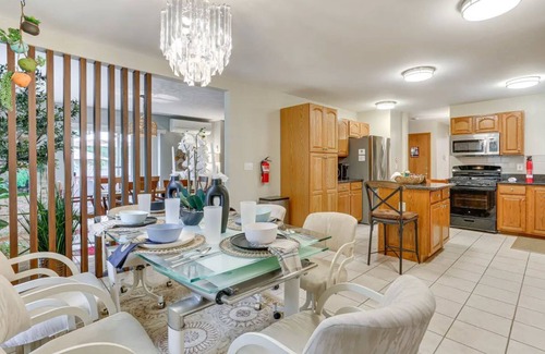 Bushkill Casa | Cozy 4-bedroom house in enchanting Bushkill with private hot tub & game room