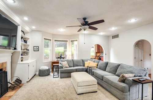 Hickory Casa | Cozy 4-bedroom house in awesome Hickory with AC, WiFi
