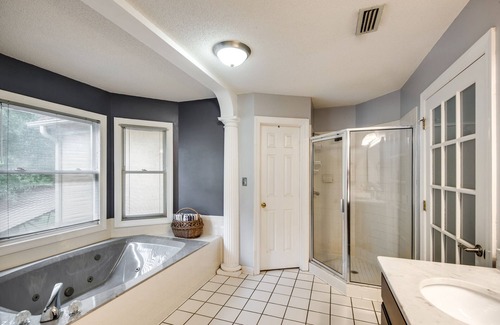 Hickory Casa | Cozy 4-bedroom house in awesome Hickory with AC, WiFi