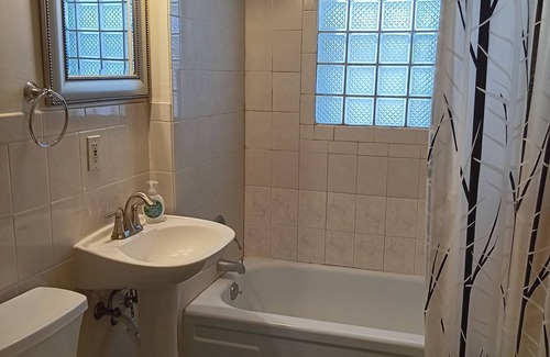 Omaha Casa | Cozy 4-bedroom house with WiFi, AC in lovely Omaha