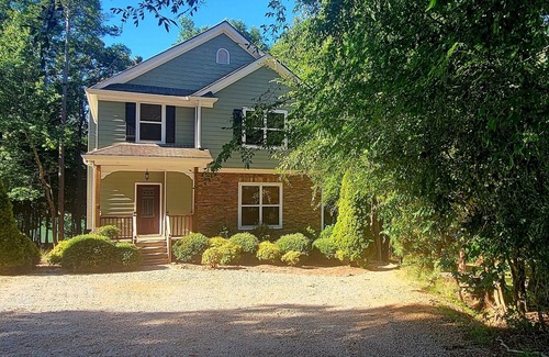 Reed Creek Casa | Cozy 4-bedroom Lakefront house in enjoyable Hartwell with WiFi, Pets Welcome