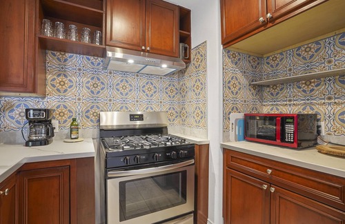 Lake Worth Casa | Cozy 4-bedroom w/ fire pit 5 minutes from lake!