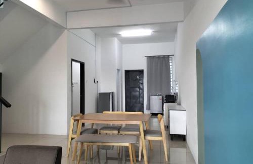 Kampung Keladi Casa | Cozy 4 bedrooms Double Storey Homestay, in front Kulim Central Mall