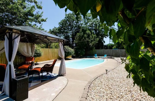 St. Louis Casa | Cozy 4 BR/2 Bath Home South of Downtown St. Louis