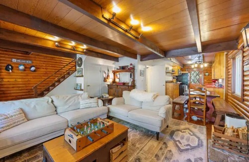 Serene Lakes Casa | Cozy 4 BR Cabin in North Lake Tahoe's Serene Lakes