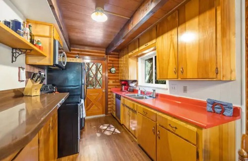 Serene Lakes Casa | Cozy 4 BR Cabin in North Lake Tahoe's Serene Lakes