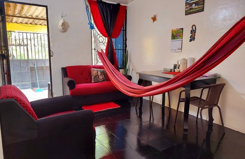 El Palmar Casa | Cozy, 4 mts to walmart, Plaza Mundo, 1 hr to the beach, 35 mts to Lake Ilopango.