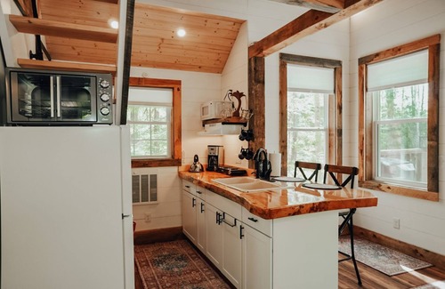 Sanbornton Casa | Casa del árbol en Plummer Shores: un refugio acogedor de cuatro estaciones