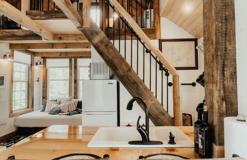 Sanbornton Casa | Casa del árbol en Plummer Shores: un refugio acogedor de cuatro estaciones