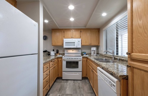 Baristo Hotel | Cozy 4 Two-BR Suites w/Pool, Gym & Garden Access | BBQ and Free Parking!