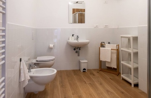 Piombino Apartamento | Cozy 40 sqm studio, for 4 people, located on the ground floor of a modern building. The property is located in a strategic area of ​Piombino, an ideal starting point for exploring the city and the Tuscan coast. A few minutes from the historic center
