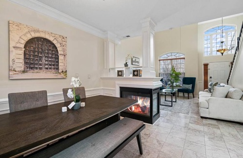 Prosperity Church Road Casa | Cozy 4B 2 5B University Home King Beds Jacuzzi