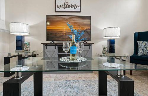 Prosperity Church Road Casa | Cozy 4B 2 5B University Home King Beds Jacuzzi
